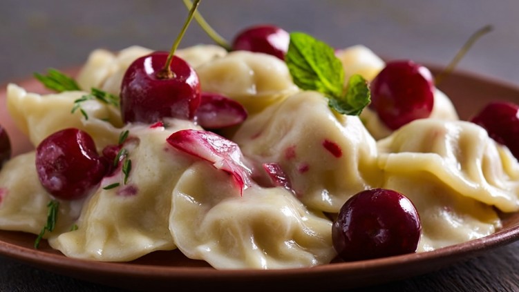 Вареники з вишнями від бабусі