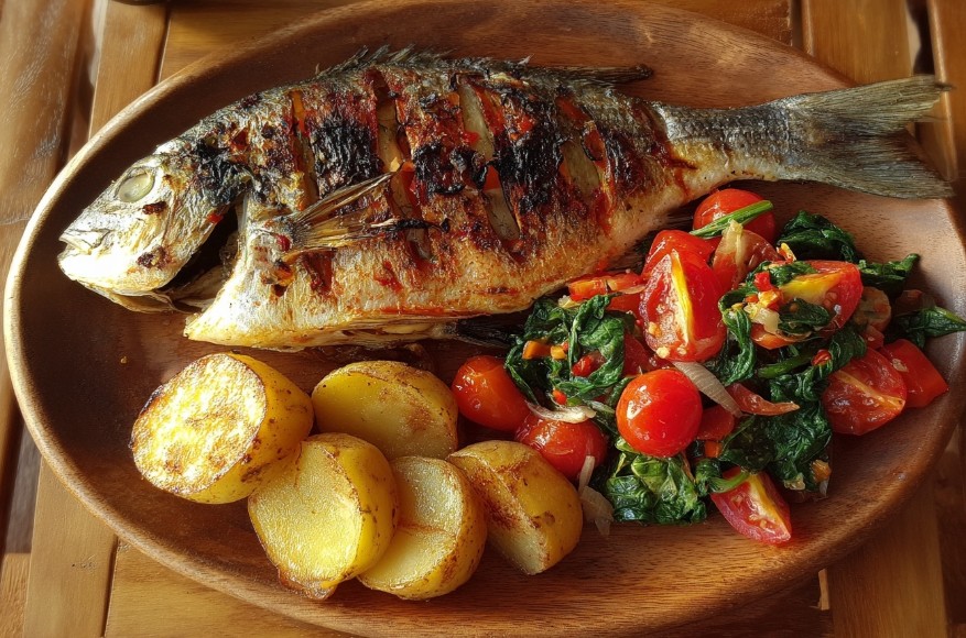 Риба Дорадо в духовці запечена