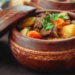 Печеня з м’ясом у глиняному посуді — домашній рецепт