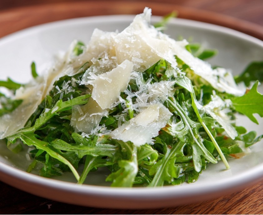 Салат із руколи та пармезану