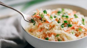 Салат з капустою та морквою