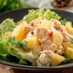 Салат з куркою та ананасом