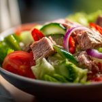 Салат з тунцем та овочами