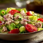 Салат з тунцем та овочами