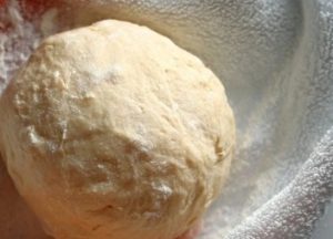 Замісіть тісто до однорідної консистенції