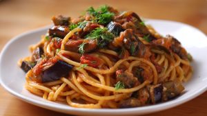 Паста з баклажанами — простий італійський рецепт