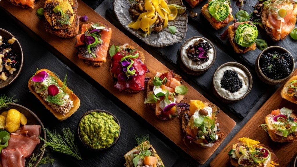 Сучасні закуски на День народження: стильні міні-брускети, тарталетки та святкова подача