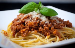 Швидкий болоньєзе за 30 хвилин: коли хочеться смачно тут і зараз