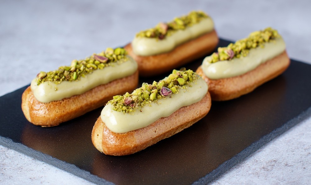 Домашні еклери з ніжним фісташковим кремом