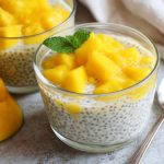 Чіа-пудинг з манго і кокосом