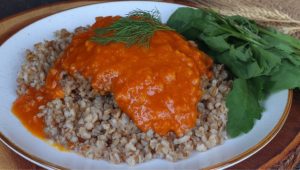 Домашня гречка з ароматною підливою, як у дитинстві