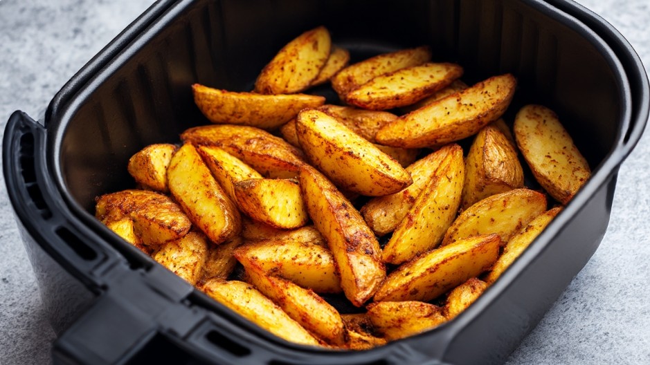 Духовка чи аерофрайєр де краще готувати картоплю по-селянськи