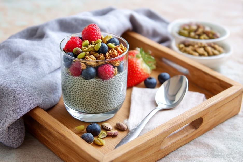 Готовий чіа-пудинг на мигдальному молоці