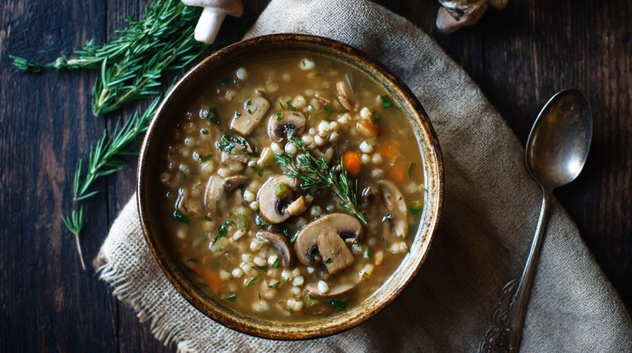 Грибна юшка з перловкою у традиції