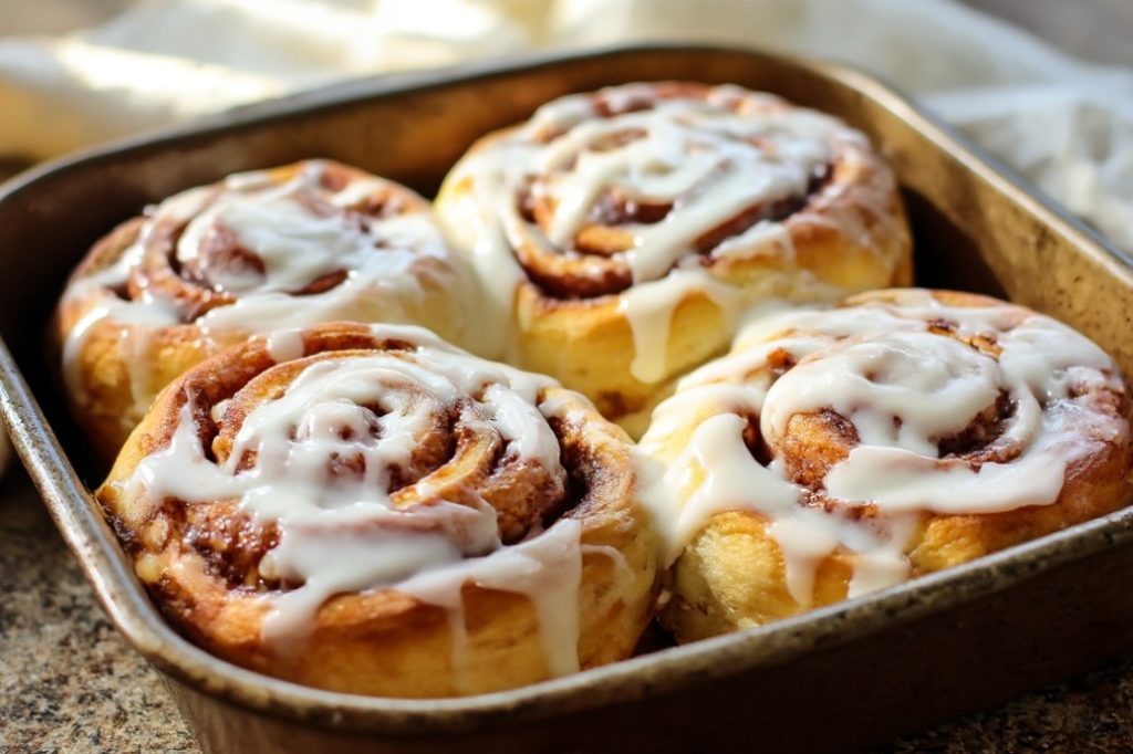 Klasyczne cynamonki z lukrem waniliowym