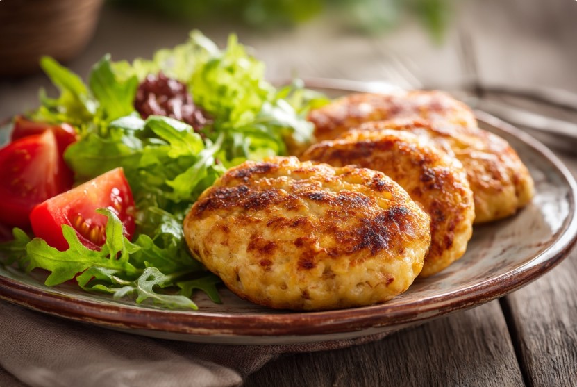 Котлета домашня з курки - варіант для дитячого меню на день народження
