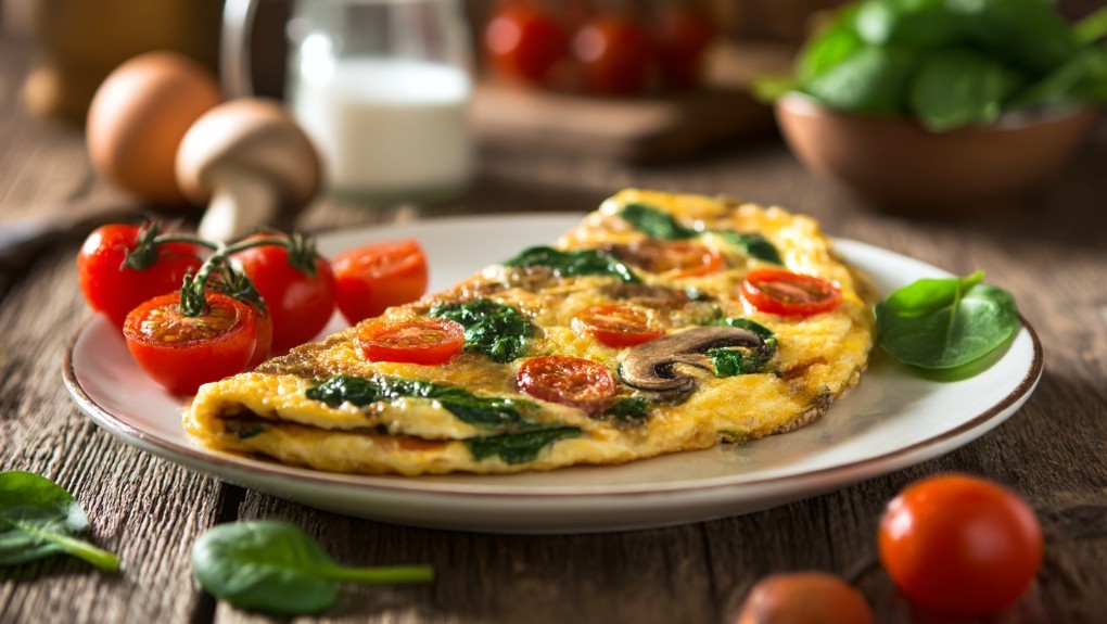 Омлет з овочами — проста і швидка ідея для вечері