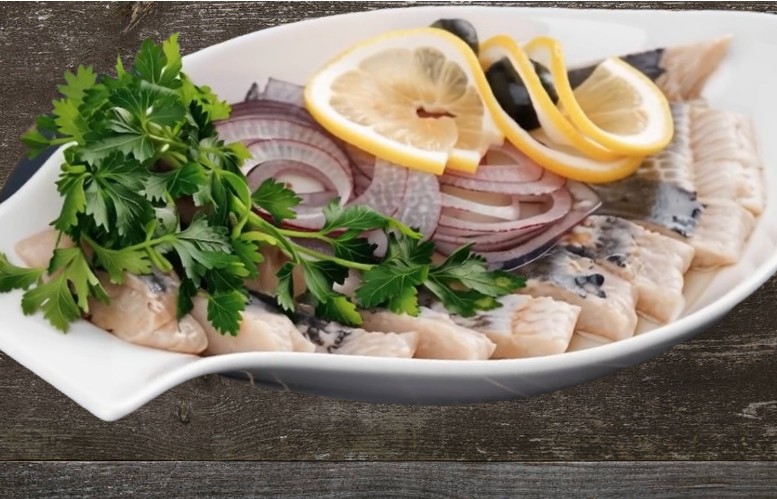 Оселедець з цибулею