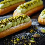 Еклери з фісташковим кремом — домашній рецепт