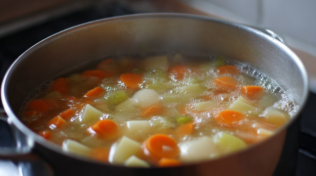 Простий овочевий суп, який важко зіпсувати новачкові