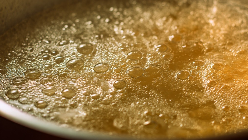 Прозорий бульйон як основа простої гарячої страви