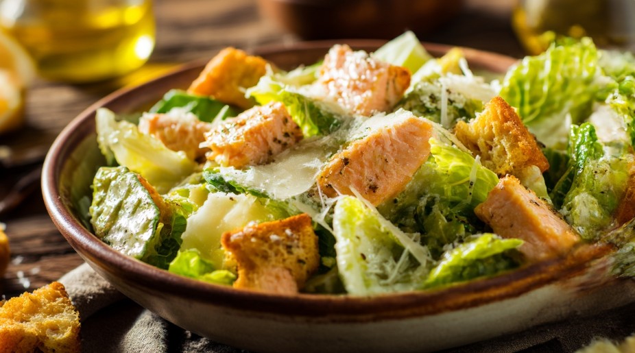 Салат Цезар з лососем