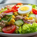 Салат з тунцем і кукурудзою