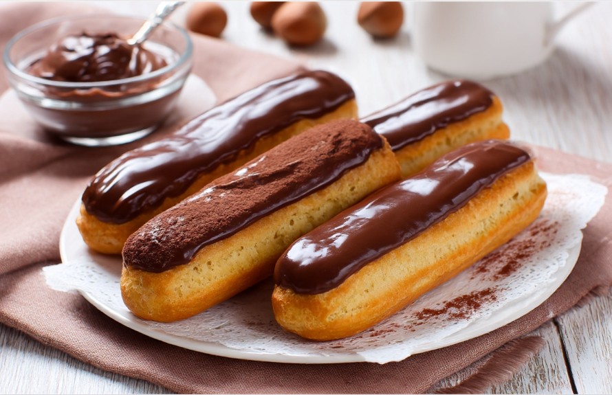 Шоколадні еклери з какао та кремовою начинкою