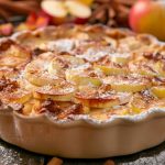 Сирна запіканка з яблуками та корицею