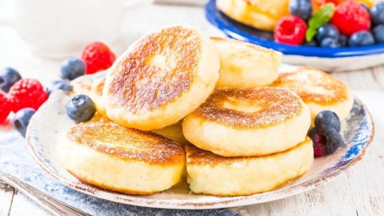 Сирники без борошна з чистим сирним смаком — Сніданки