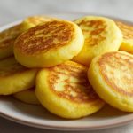 Сирники з кукурудзяним борошном із м’якою текстурою