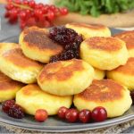 Сирники з журавлиною з легкою кислинкою