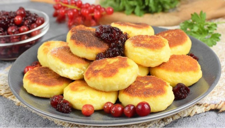 Сирники з журавлиною з легкою кислинкою — Випічка