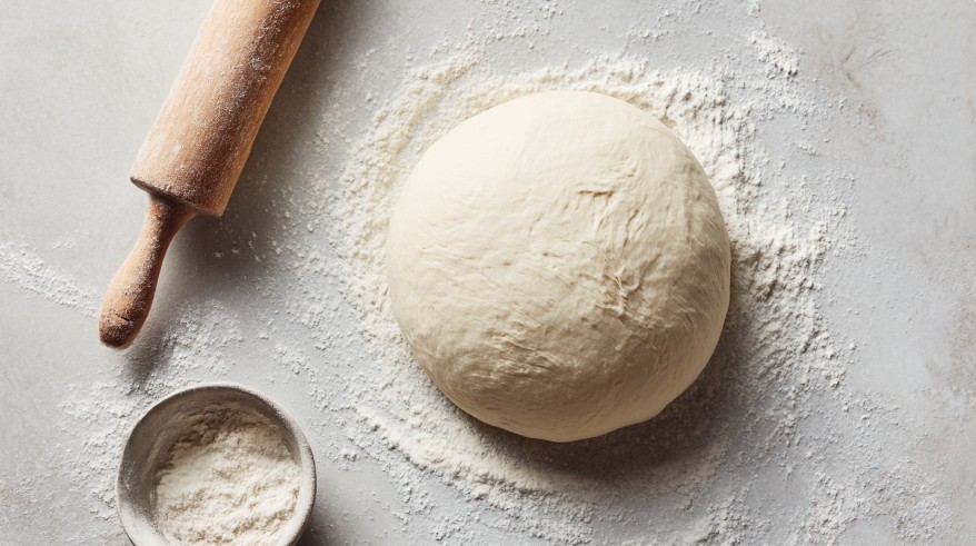 Тісто на піцу на живій заквасці — це чудовий спосіб приготувати піцу з особливим характером