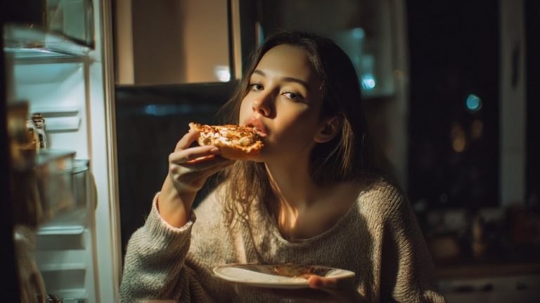 Як голод маскується під втому і стрес
