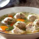 Як зробити фрикадельки м’якими і соковитими в супі