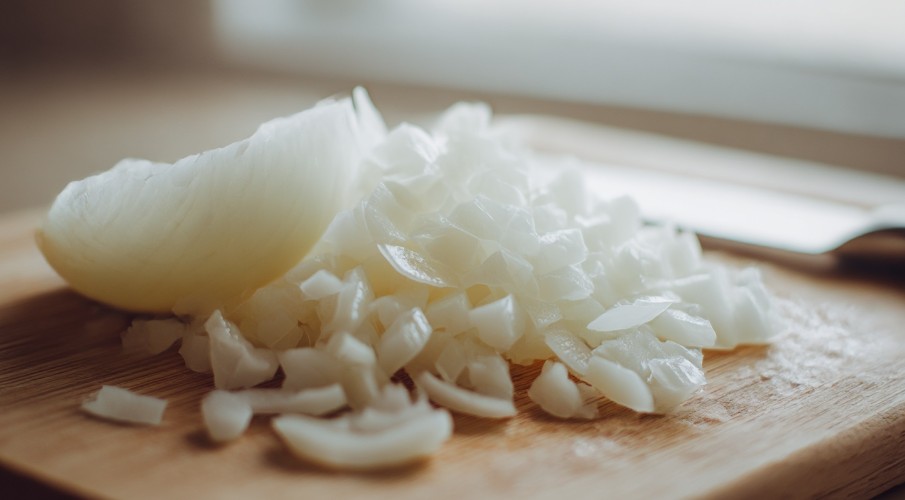 Яка цибуля краща для фрикадельок — сира, смажена чи карамелізована
