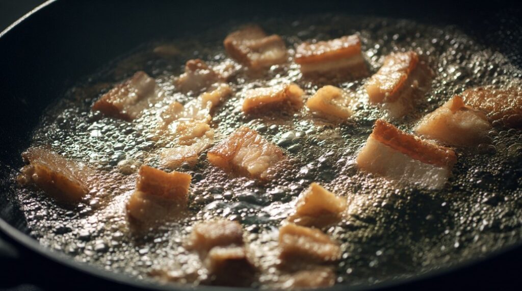 Процес витоплення смальцю на плиті