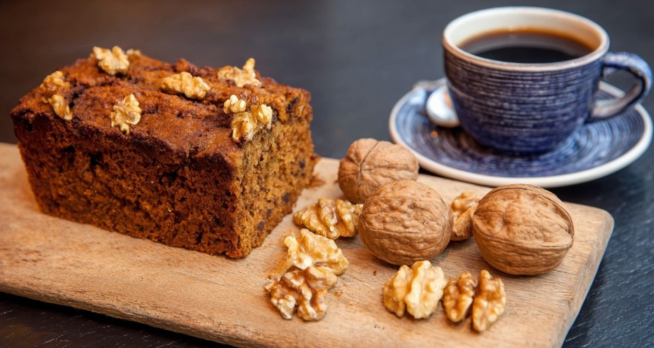 Ароматний морквяний пиріг з горіхами