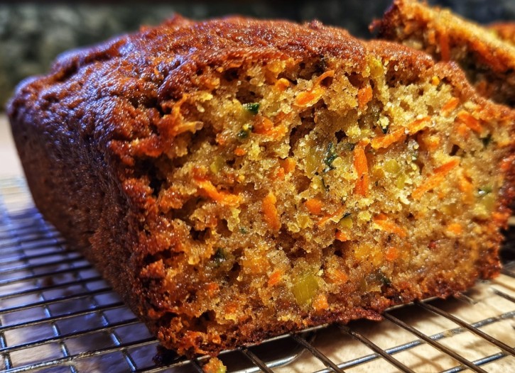 Домашній морквяний пиріг з корицею