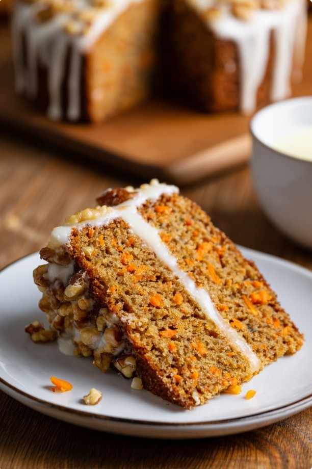 Leichter Möhrenkuchen mit Joghurtglasur