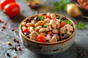 Легкий салат з тунцем і квасолею