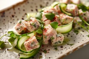 Lekka sałatka z tuńczykiem i ogórkiem bez majonezu