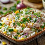 Легкий салат з тунцем і рисом без майонезу