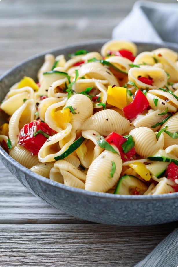 Макаронний салат для великої компанії