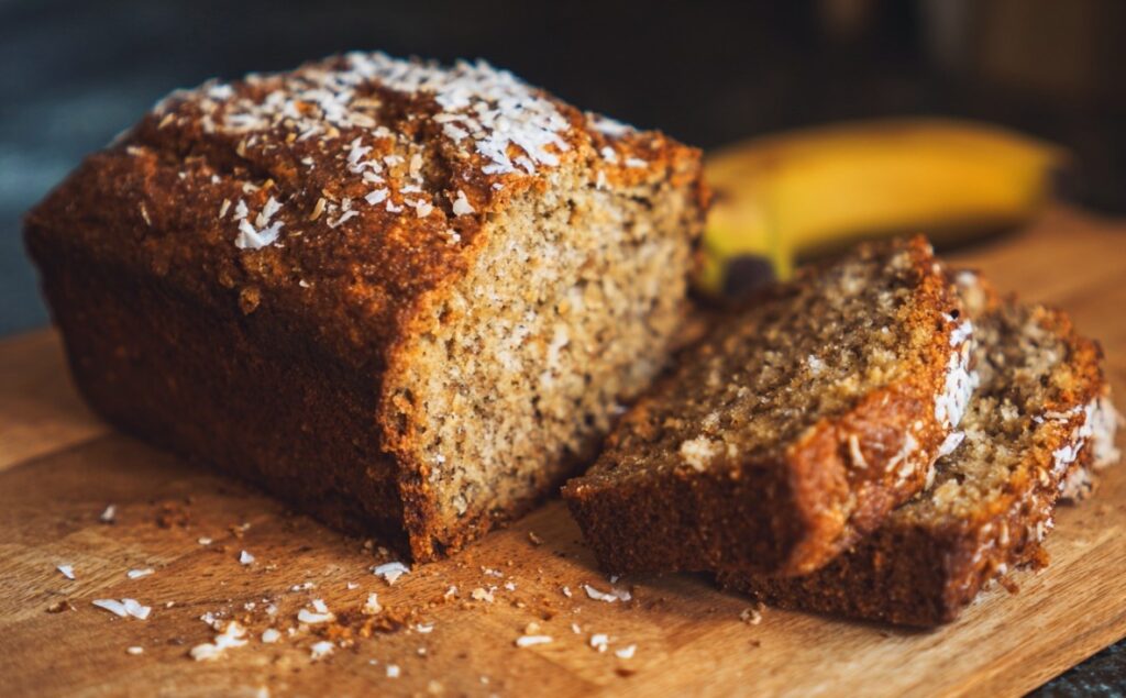 Пухкий банановий хліб з ароматом кокосу