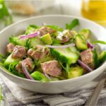 Салат з тунцем і авокадо для гостей