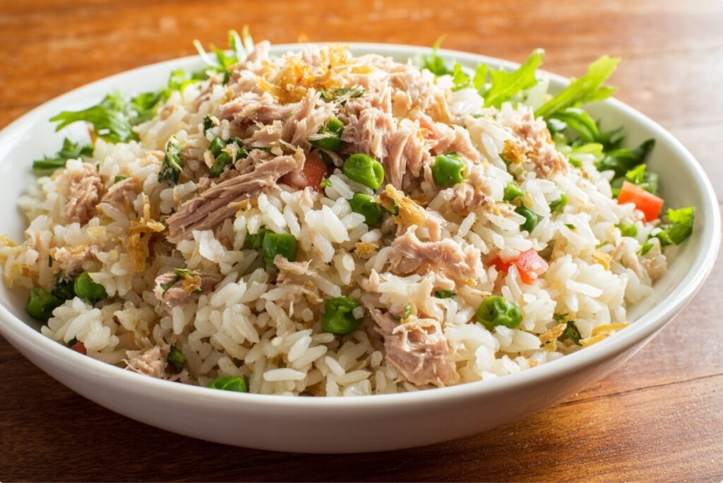 Салат з тунцем з доступних інгредієнтів