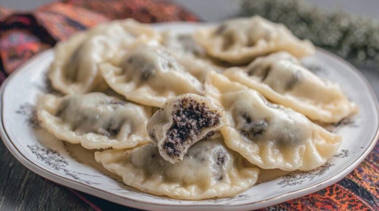 Солодкі вареники з маком — Десерт