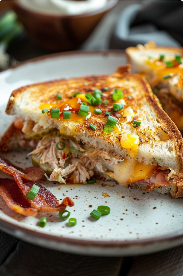 Tuna melt з беконом — гарячий сендвіч як у кафе